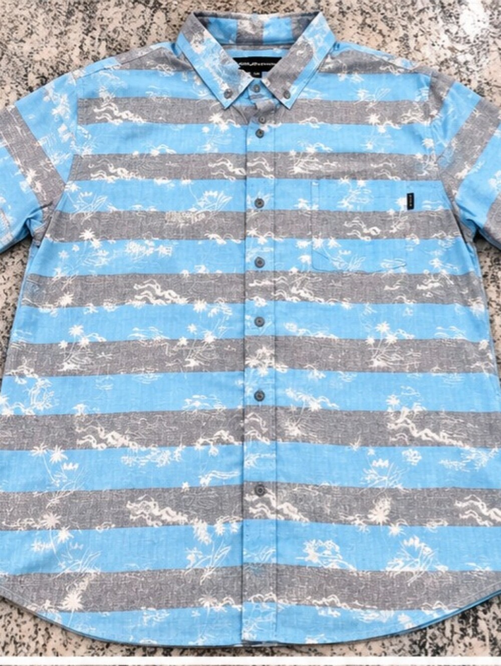 Men's Short-Sleeve Casual Button-Down Shirt in Light Blue and Gray